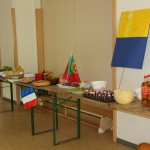 Jesdes teilnehmende Land sorgte mit landestypischen Essen/Getränken  für ein Bufett